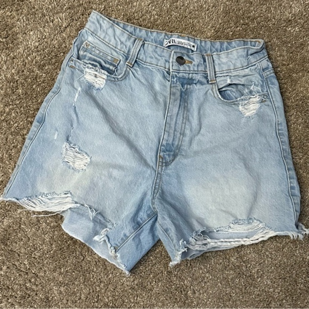 Zara high waisted distressed light blue shorts size 6 ww